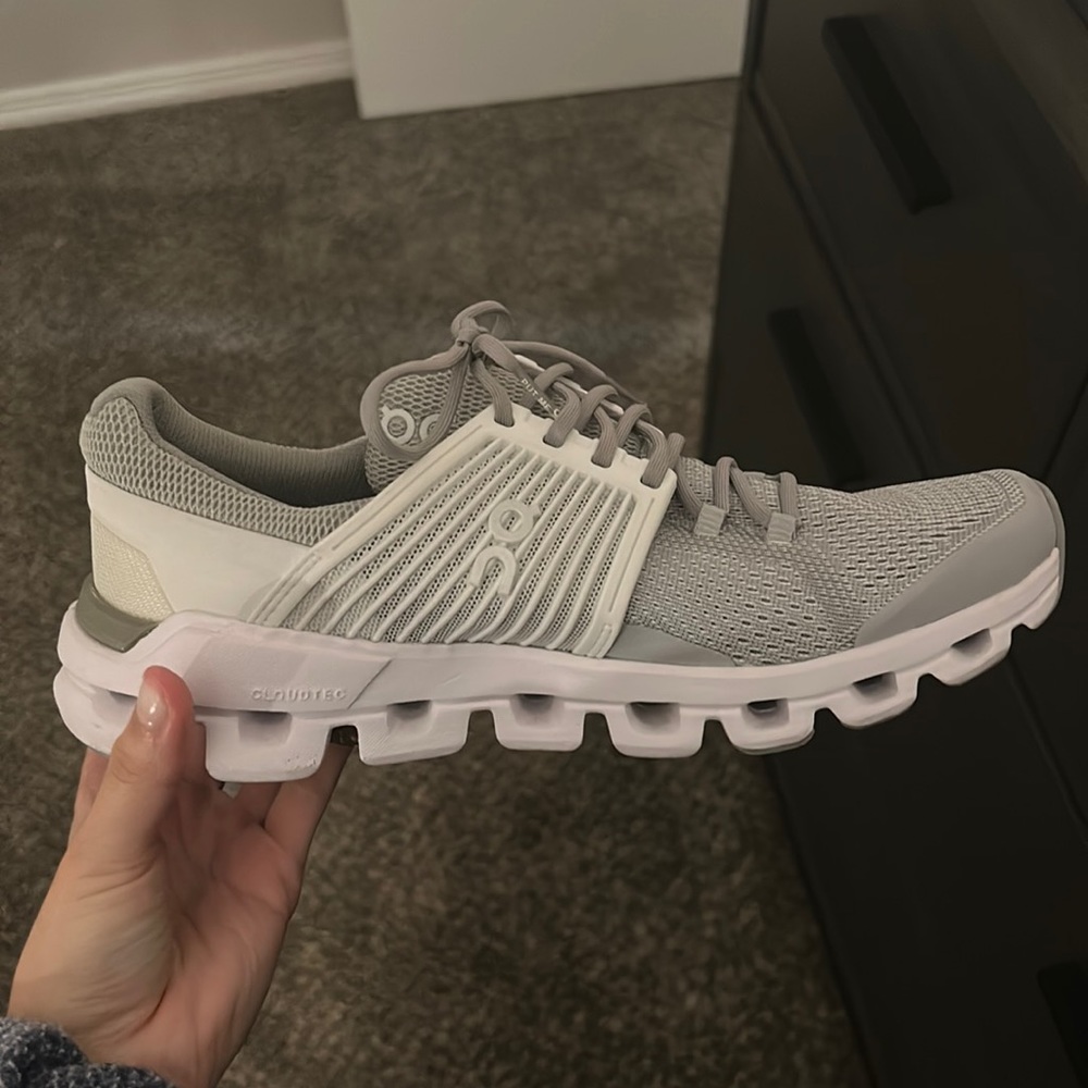 On Cloudswift Glacier White Womens Sneakers Size 8